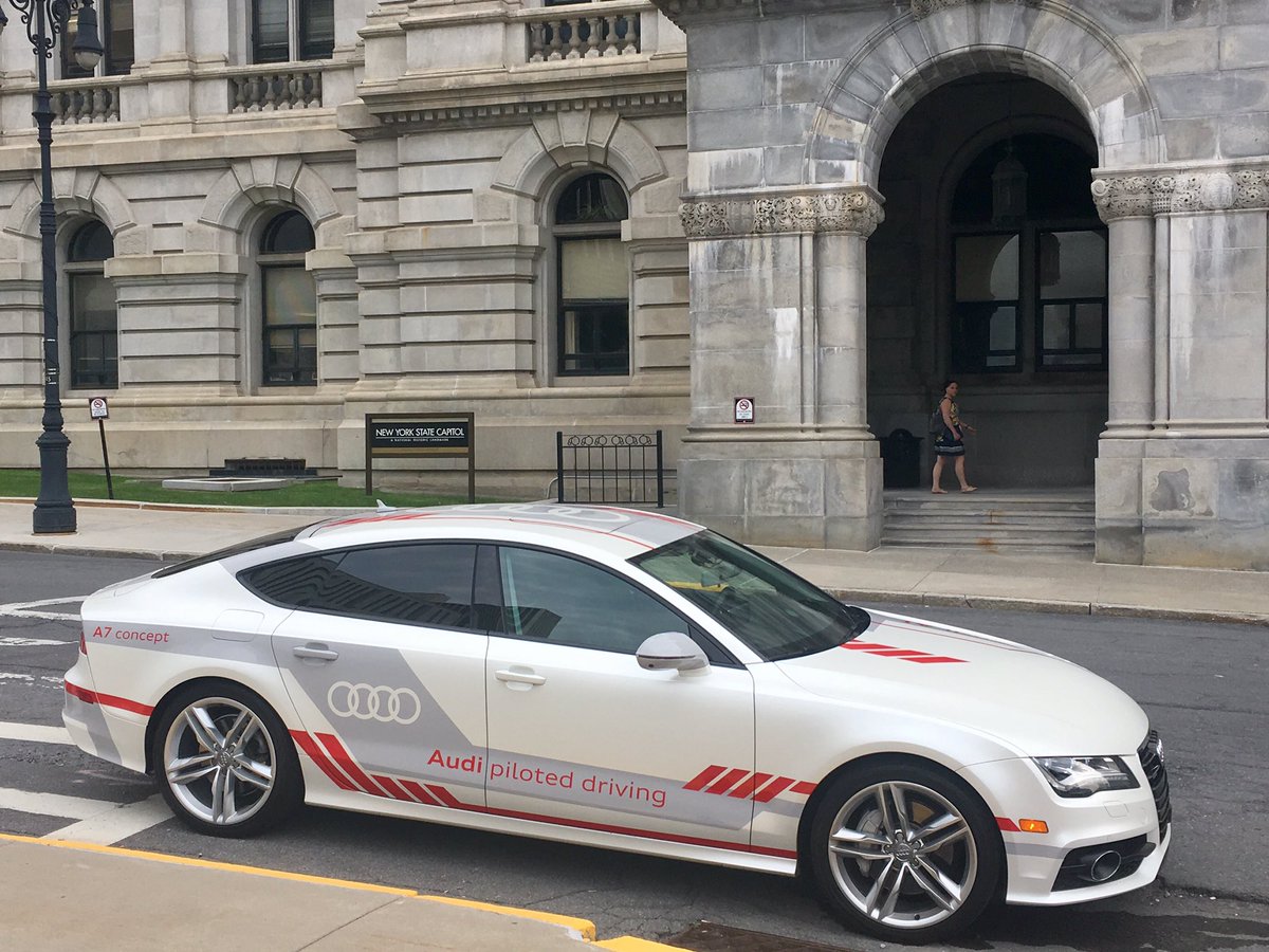 ELLENCAREY's tweet photo. First #automated vehicle about to take to the streets of #NewYork @Audi https://t.co/QUBYXmNjIJ