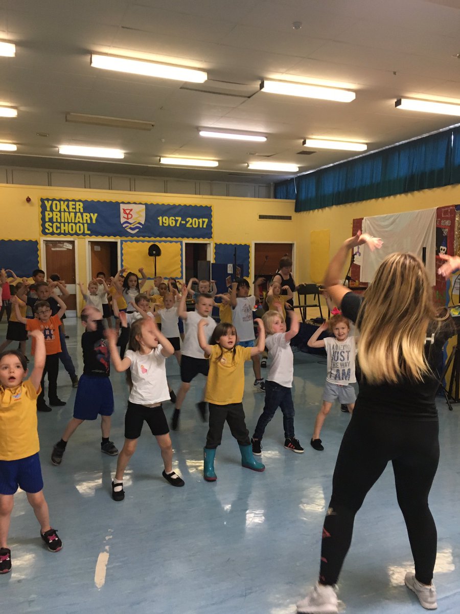 mcdonnell_mrs's tweet photo. P2/1 and p3/2 getting ready for their street dance performance @YokerPrimary https://t.co/E3Wvx1C98P