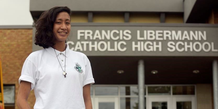 SCMirror's tweet photo. Scarborough girl puts funny spin on prom to help children abroad. https://t.co/lBE5SwAHy3 @LibermannCHS @TCDSB #PromForAPurpose #ScarbTO https://t.co/JqFuPB78Xe