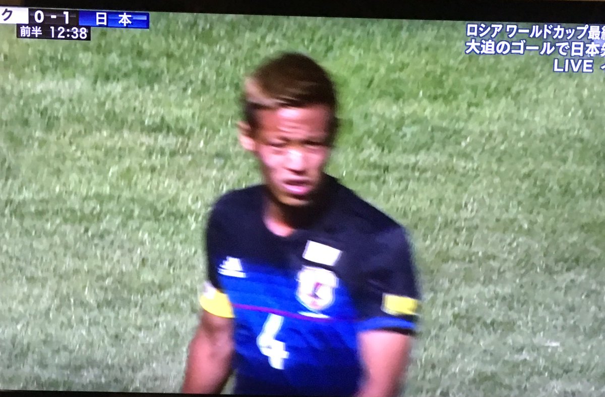 まさ キャプテンマークとワールドカップマーク 分かりづらい 右腕がキャプテンマークか 赤か白がなかったのかな 日本代表 サッカー キャプテンマーク