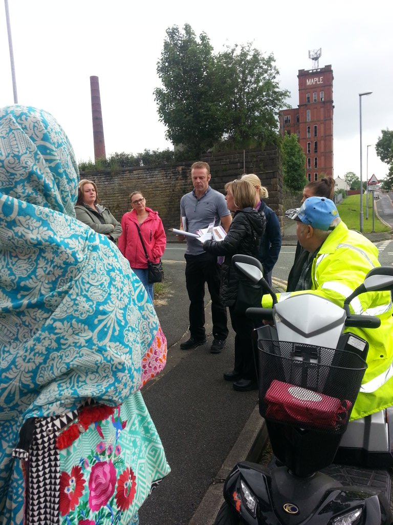 On site meeting with residents to discuss how we are improving their area <a href="/FirstForFCHO/">First Choice Homes Oldham</a> <a href="/juliejfcho/">Julie Jones</a>