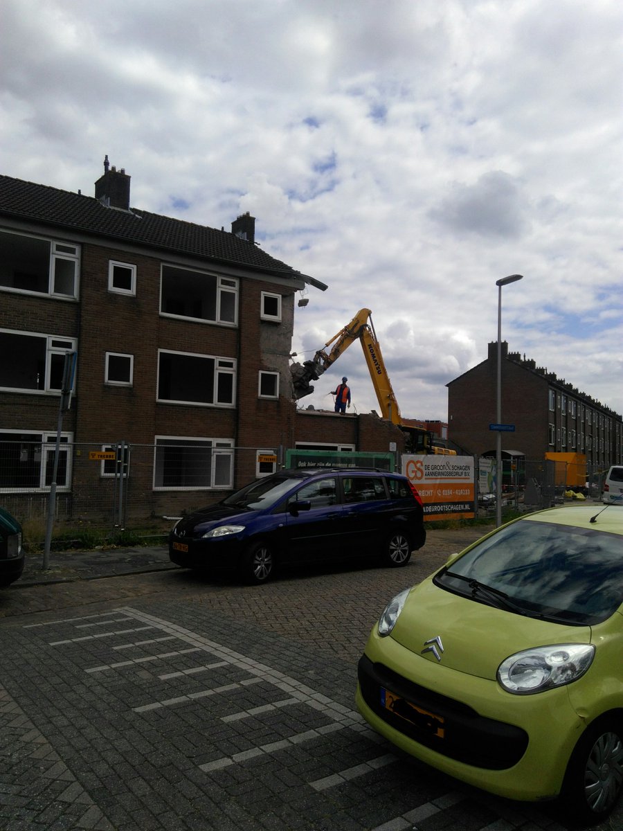#lekstedewonenianen#vanvlietsliedrecht#degroot&amp;Schagen. #eindelijk duidelijke sloop in de stammershoefstraat.