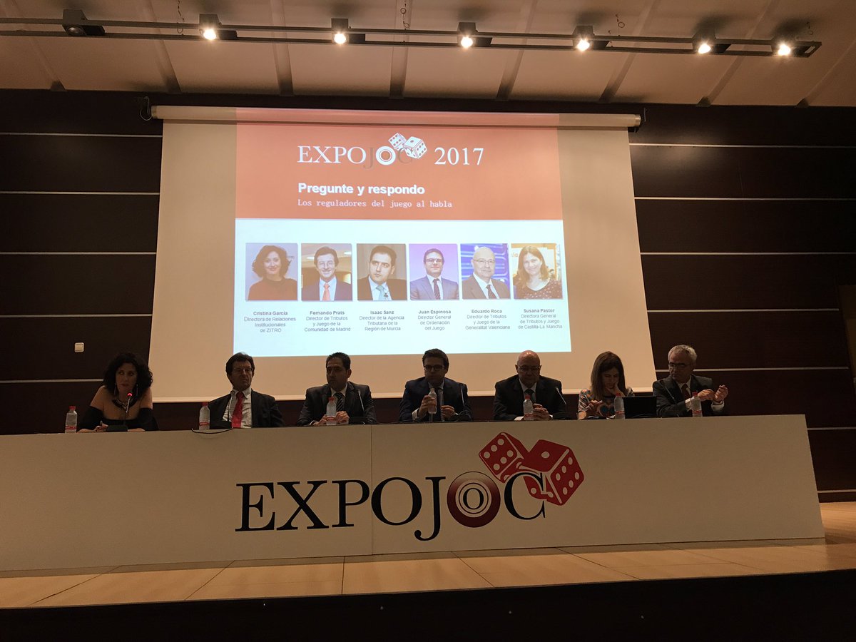 famacasman's tweet photo. FAMACASMAN presente en EXPOJOC. Primera Mesa con participación de Susana Pastor, Directora de Juego de Castilla-La Mancha https://t.co/dVWT7Hq9ID