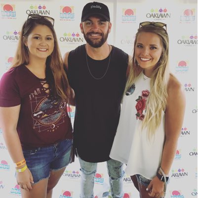 Hollie_2012's tweet photo. #NewProfilePic @DylanScottCntry @ARKRiverfest https://t.co/8IBjbuI6T1