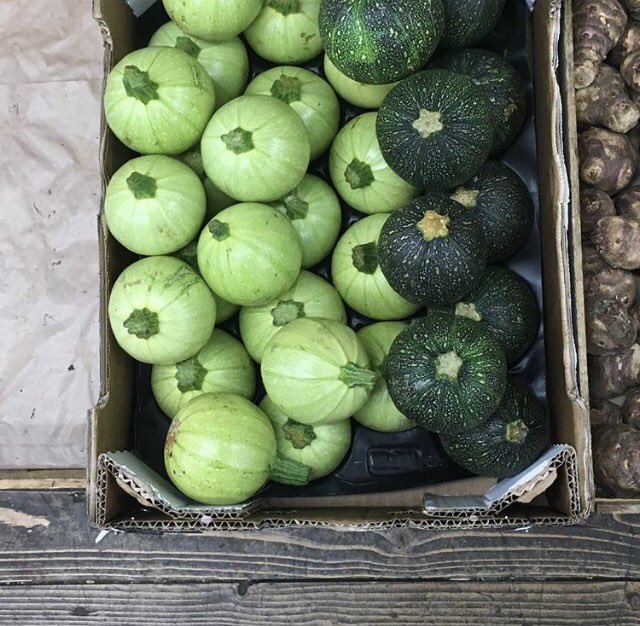 🥒🥑I get a lot of the lush ingredients for my recipes from the amazing <a href="/parkwaygreens/">Parkway greens F&V</a> in #primrosehill. Check them out!