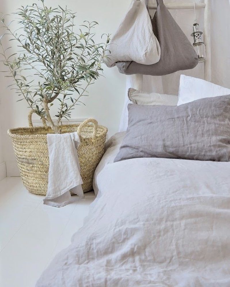 NoixDeDeco's tweet photo. Draps en #lin et teintes neutres pour une ambiance douce. On dirait que le sud c'est invité dans cette chambre 🌿. … https://t.co/FCpMJOKRj8 https://t.co/RSp2cgFWhg