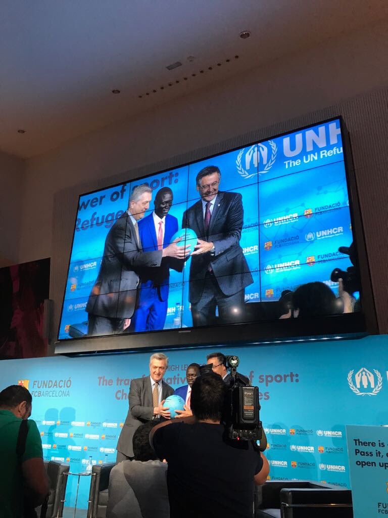 FilippoGrandi's tweet photo. Grateful to @FundacioFCB &amp; @FCBarcelona for launching #SignAndPass campaign: football &amp; sport in support of refugees. @jmbartomeu https://t.co/ewy54KlVE8