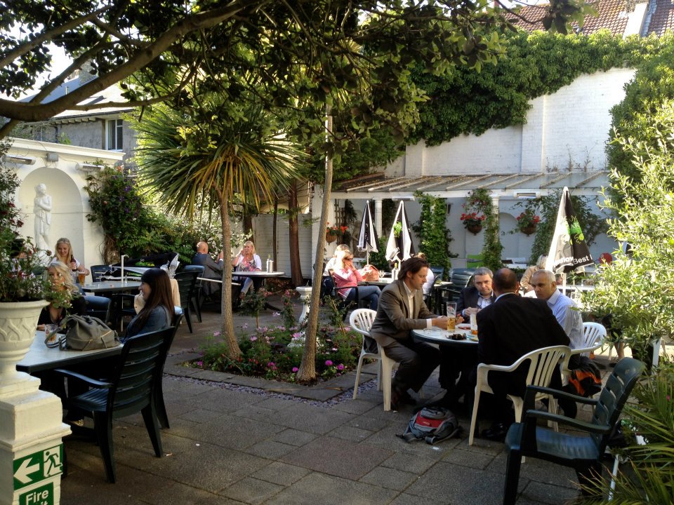 DMNBrighton's tweet image. When the weather's this good, beer gardens are a MUST!! 

Head to @HobBrighton @HovePlace @whiterabbitpub goo.gl/iU7OBp