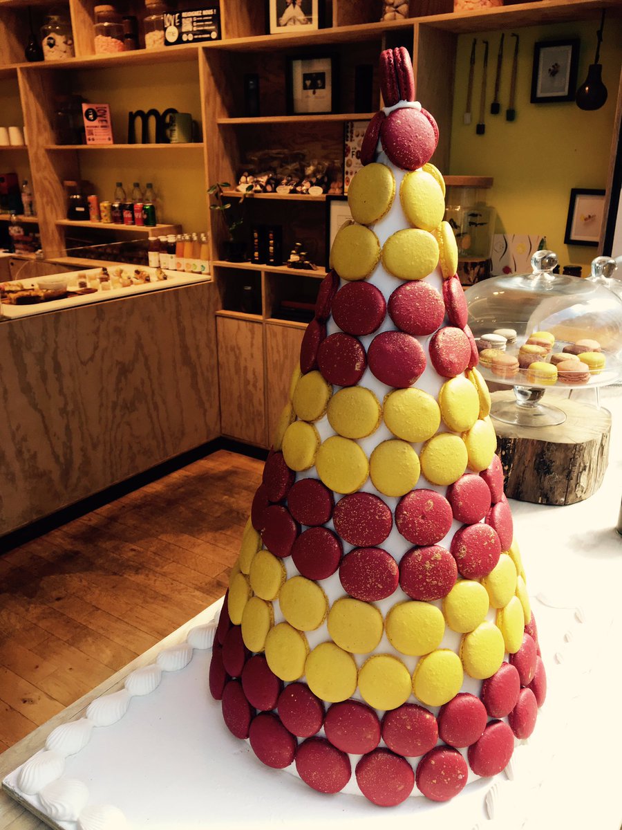 moneclair's tweet image. Nos macarons sont délicieux et ils vous attendent rue des Acacias  😍
#macaron #macaronlovers #moneclair #sucre #tropbon #healthy #sansgluten