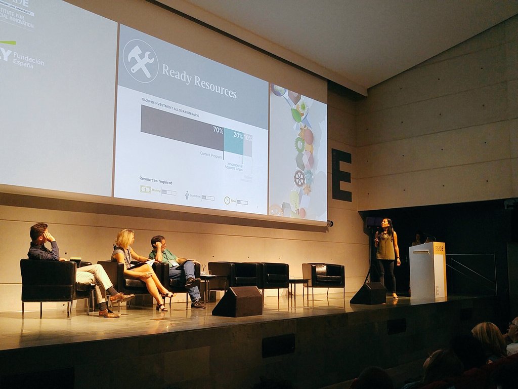Esade's tweet photo. .@amizzle: "Para sobrevivir hay que innovar - tener libertad para hablar e interactuar y un buen #liderazgo" #ESADEsocial10years https://t.co/bNqeCocuxx