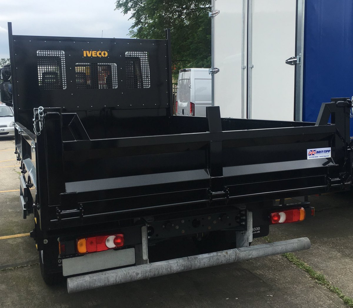 clo77's tweet photo. #Driveaway #Ivecoretail #Eurocargo with @BritTipp #Tipper #TipperTuesday #Instock #Readytoroll https://t.co/tP5FqNTHeo