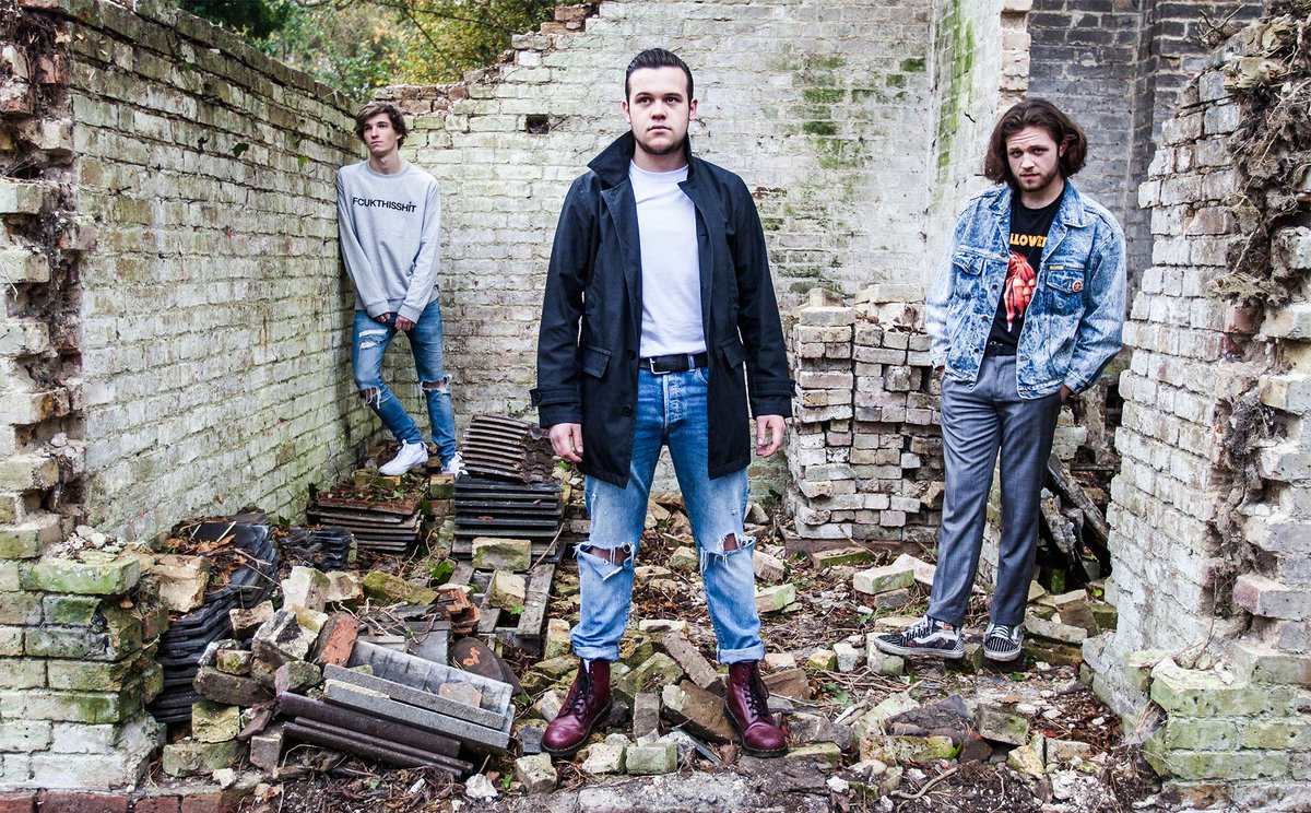 #Dartford rockers <a href="/TheAlibiMusic/">The Alibi</a> spoke to <a href="/KBPSmag/">KBPS Music Blog</a> about new single #NoSolution &amp; plans for the future #MusicHourUK bit.ly/2rk0qbe