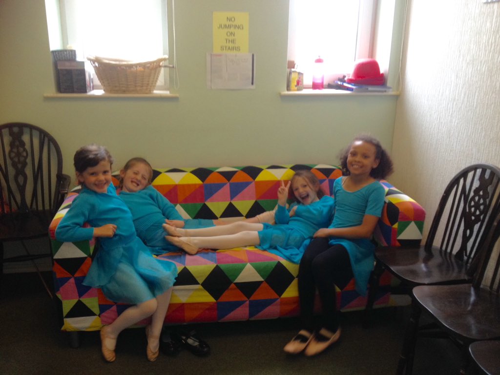 HHDanceClub's tweet image. Relaxing before Primary Ballet! #balletfun #hhdc #PLdance