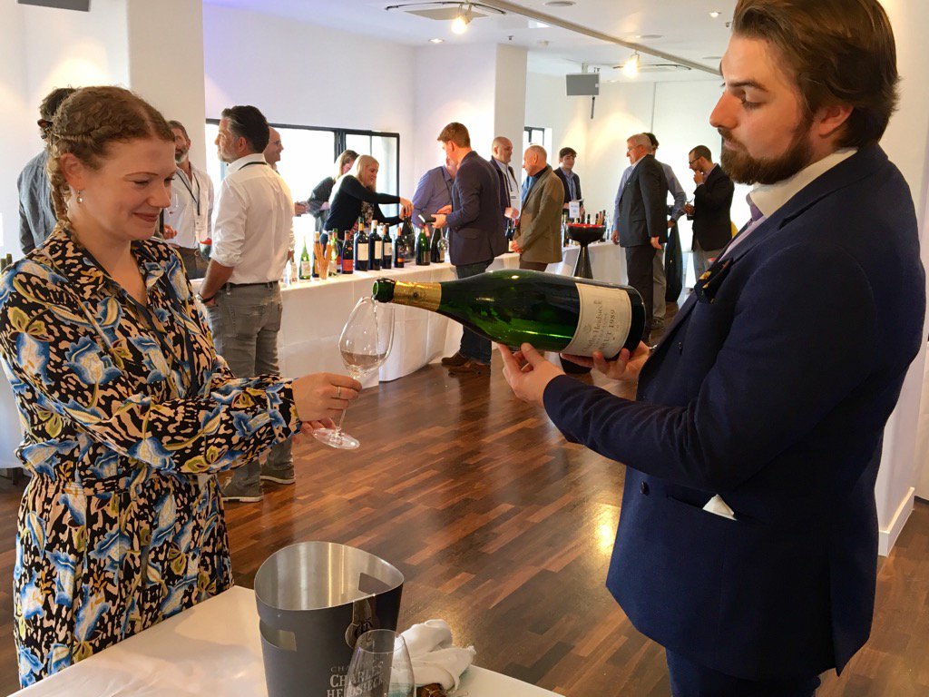 kattkatt15's tweet photo. Perfect toast! Starting the day with a jeroboam of @CHChampagneUK 1989 to celebrate @liberty_wines 20yrs #lwtasting20 https://t.co/BJBZGSo8BL