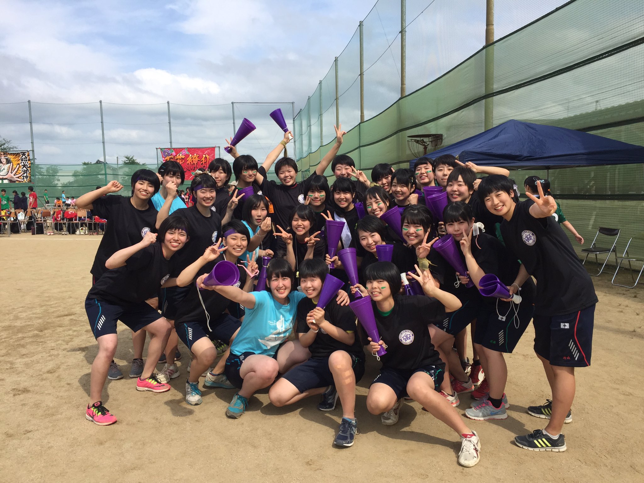 巻バレーボールファミリー Twitterissa 6月13日 火 創立111年巻高校白楊祭が開催されました 部活対抗リレーは陸上部 についで第2位となりました やっぱりバレー部も強いですね また大応援をしてくれて場内が大変盛り上がりました 8軍対抗で赤軍が総合優勝しました 巻バレーボールファミリー Twitterissa 6月13日 火 創立111年巻高校白楊祭が開催されました 部活対抗リレーは陸上部 についで第2位となりました やっぱりバレー部も強いですね また大応援をしてくれて場内が大変盛り上がりました 8軍対抗で赤軍が総合優勝しました