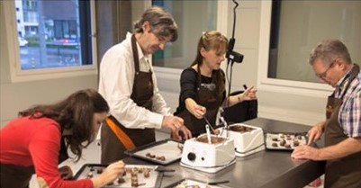 AeschbachChoco's tweet photo. This excursion serves all your senses!
Tourists, school classes, clubs & work teams are welcome at our #ChocoEvents.
https://t.co/ZTrlnUYHYj https://t.co/5xcUuEFP5B