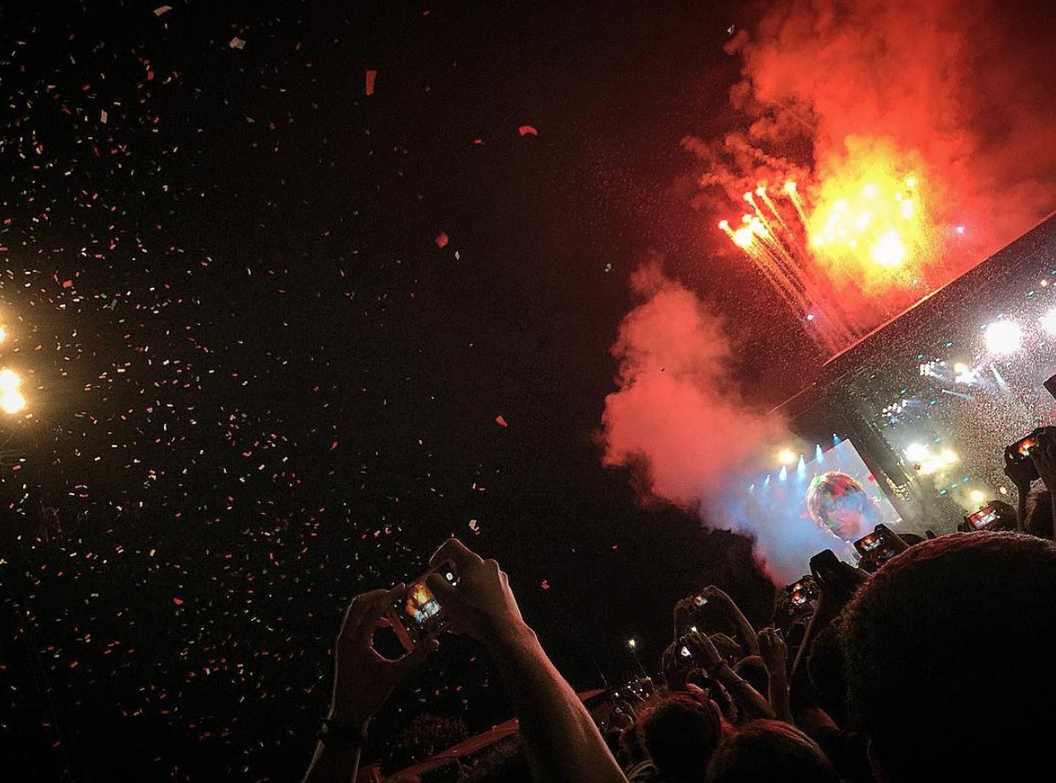 VoiceFromItaly's tweet photo. Light and skyfire in the end of the show! @GunsnRoses #live #gig in @AutodromoImola last 10jun 4 italian leg of #NotInThisLifetimeTour2017 https://t.co/xxHjNh97NY