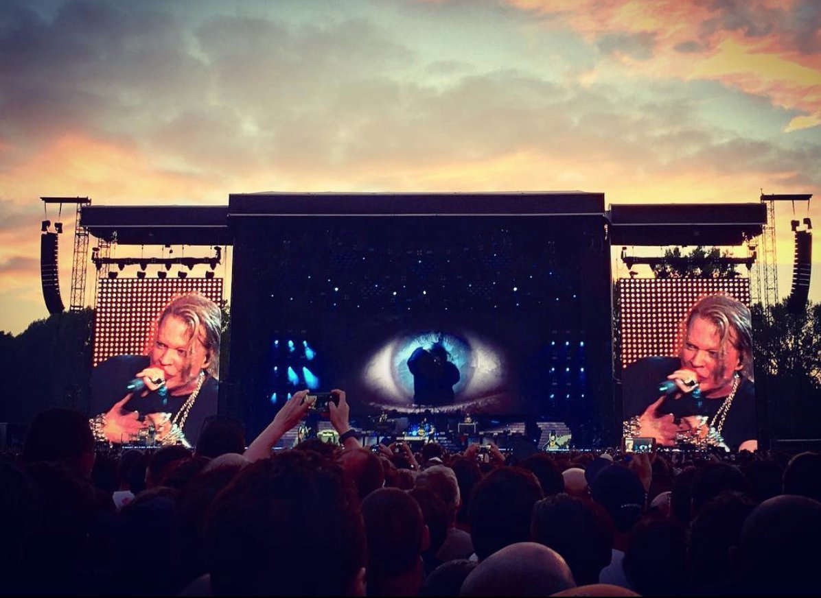 VoiceFromItaly's tweet photo. Under an amazing pink sky the wait is over @GunsnRoses #live @AutodromoImola last 10jun 4 italian leg of #NotInThisLifetimeTour2017 https://t.co/EbYI6aN49m