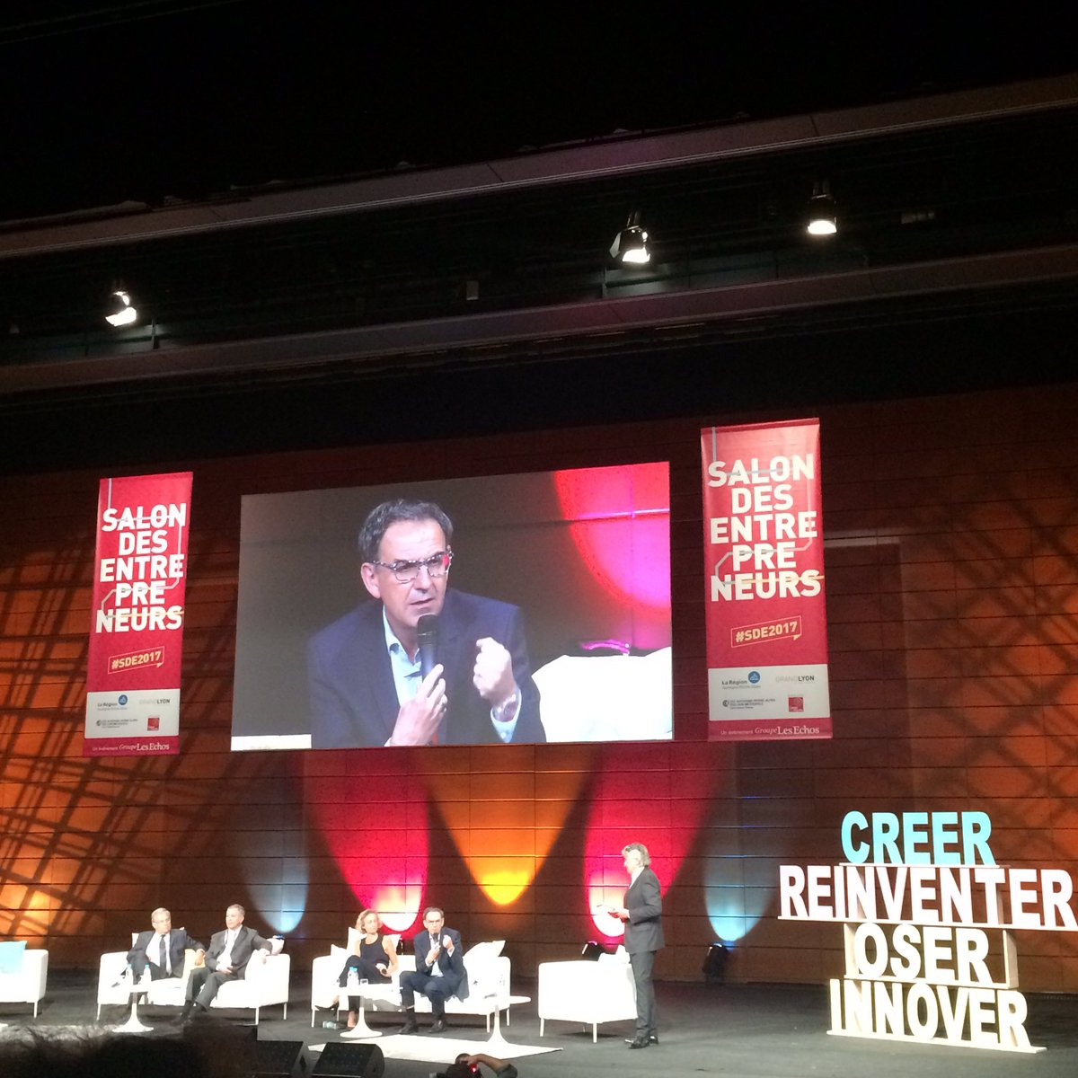 ClubCpe's tweet photo. "Ceux qui créent aujourd'hui veulent donner du #sens à leur action" David Kimelfeld #SDE2017 https://t.co/n8Pu6sBtGI