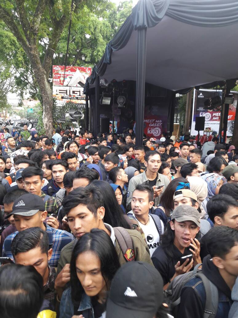 Wooow! Semakin ramai saja nih acara Meet n Greet #DuniaDalamKita, Eigerian Bandung, masih ada waktu merapat ke <a href="/eas_smtr23/">EAFS Sumatera 23</a> #EigerAdventure