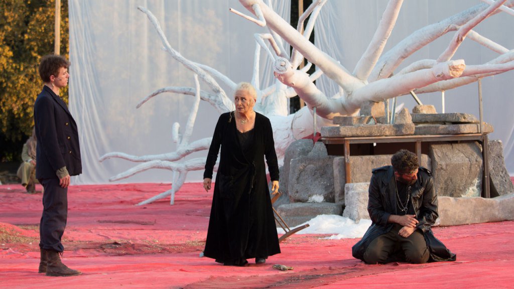 SeguiUltimaVoce's tweet photo. Tragedie classiche. I sette contro Tebe e Le Fenicie in scena a Siracusa fino al 25 giugno. https://t.co/IQUKtNp1hg https://t.co/LZVDkAex8t
