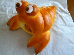unclejohnbakery's tweet photo. It's obvious at Uncle John's Bakery, we love our #breadanimals! How cute is this Hermit Crab bread? https://t.co/e1RxCpKNQx