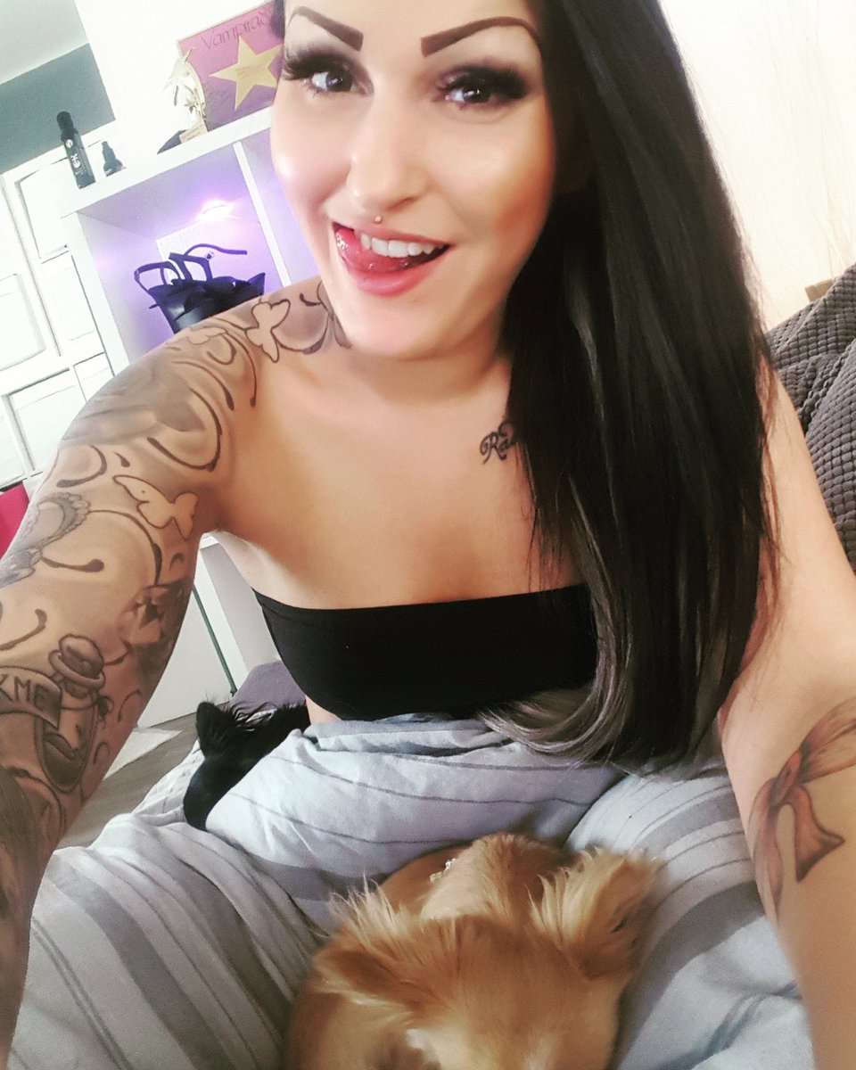 Mira-Grey در X: «#kuscheln #fleißig #knutsch #miragrey  t.coyKIxQ9S256»  X