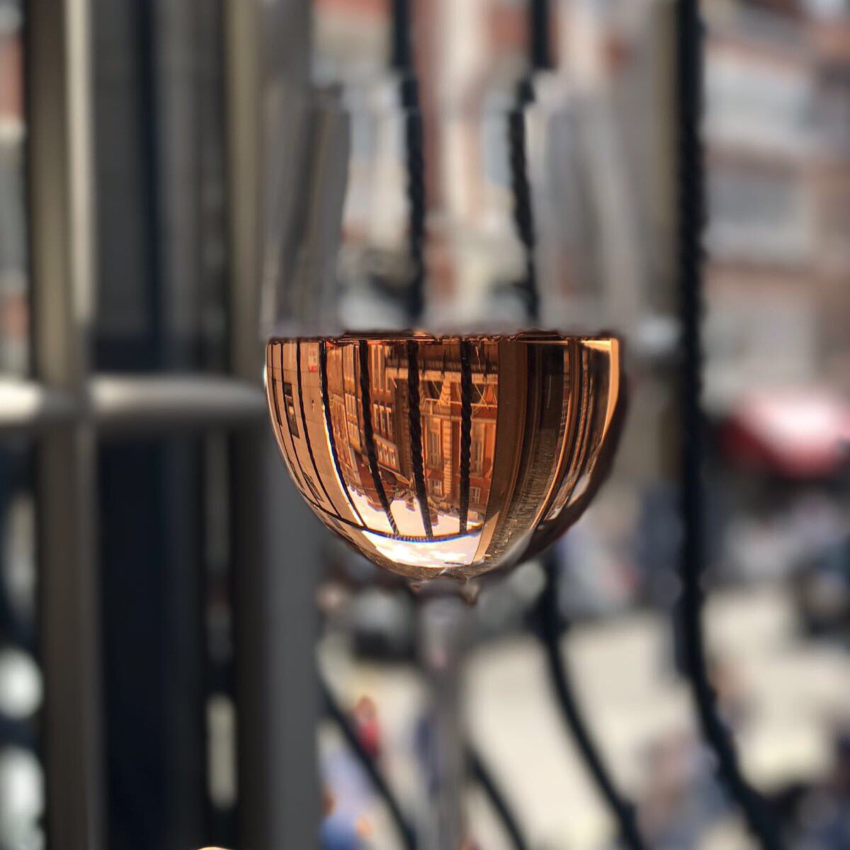 TheMarquess's tweet photo. Life's better through rose tinted glasses 😎 #whisperingangel #whynotwine #CoventGarden #westend https://t.co/HD0ATydMeJ