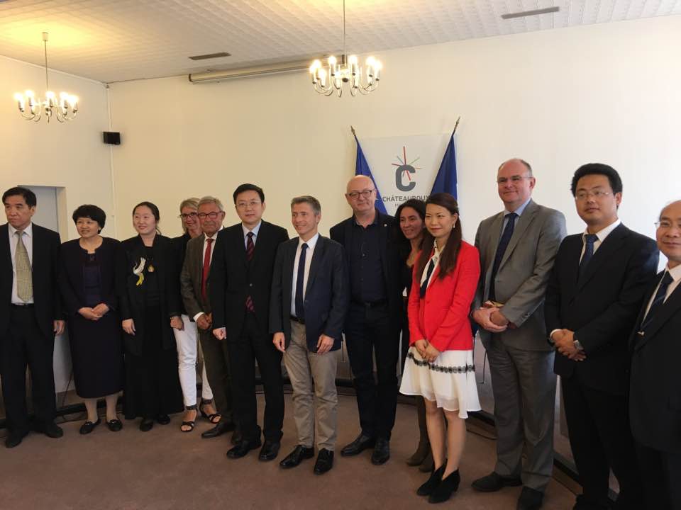 Signature de la charte Ecocampus avec l'université de Pékin en présence du Préfet et du maire de Chtx. français-chinois même campus !