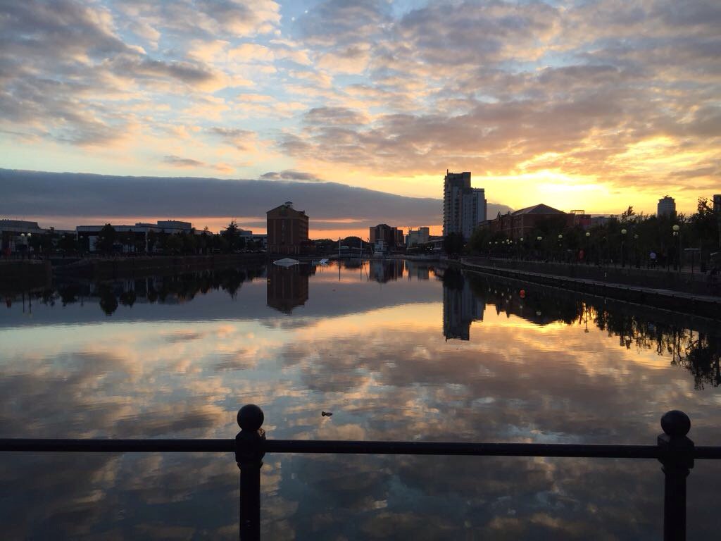 headonism1's tweet photo. Salford Quays... #MediaCity #Manchester #Sunset https://t.co/0Af9CgFoIB