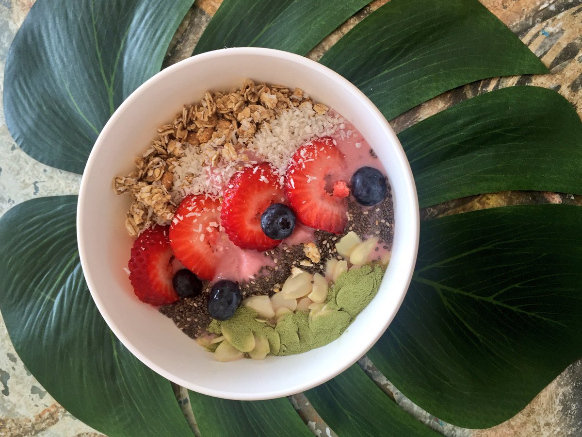 JoshEstrin's tweet photo. Well done ! RT @kevinaeh: I just made my first smoothie bowl! @dolesunshine #sharethesunshine #cbcsummerhouse https://t.co/F6gRZs2JcH