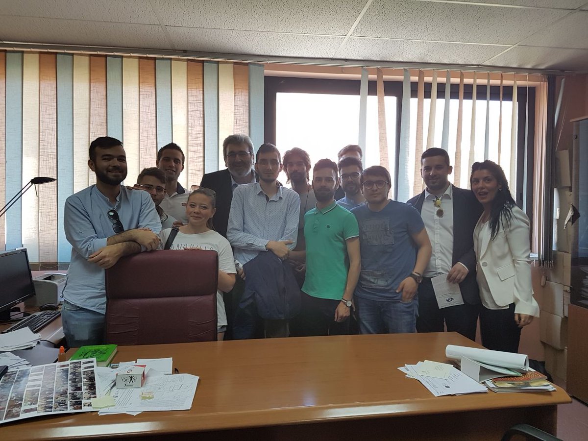 GiuseCaru's tweet photo. Oggi, al Comune di Avellino, abbiamo presentato il bando "Verso Nuovi Orizzonti".
@frg_campania @brungambardella @RosettaDAmelio
#FRG2017 https://t.co/QSDbgAEabG