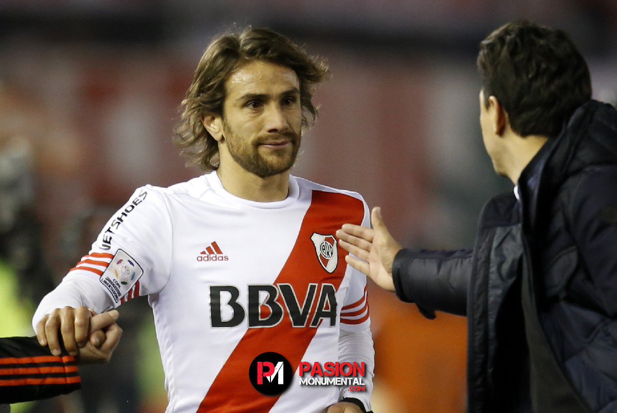 FChampagneTweet's tweet photo. Es poco reconocido pro cada vez q River hace un gol en vez de festejar se va a hablar con su DT para saber como mejorar 

#Lideres #Ponzio https://t.co/jy8cSmhAcL