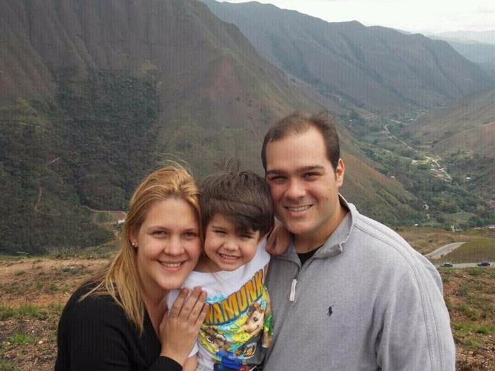 SContrerasB's tweet photo. Hoy Sergio cumpleaños tras las rejas, separado de su familia, de los seres que ama. ¡Te esperamos con los brazos abiertos! #LiberenASergio https://t.co/FQOeae5nLj