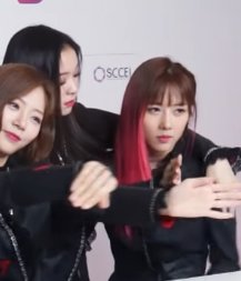 KurpleV's tweet photo. Oh!!! Look at 2Hyeon! Look at GaHyeon's eyes!!!
GaHyeon belike: "She is mine!" 😍😍
#2Hyeon #GaYoo #GaHyeon #YooHyeon https://t.co/8eEcg1wE0E