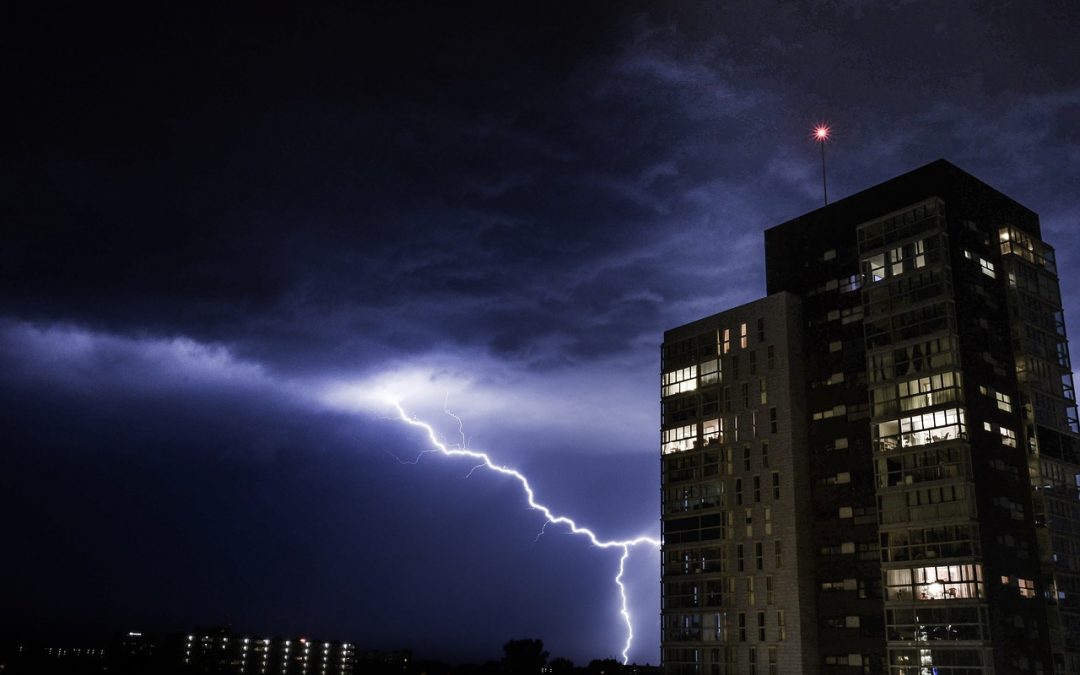 prevenfoc's tweet image. Consejos para la correcta #prevención de tormentas eléctricas en tu hogar. #PrevenBlog te ayuda!! bit.ly/2nsobdg