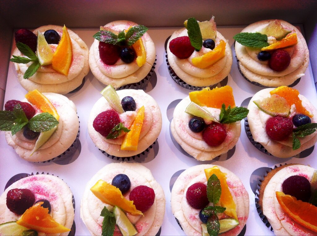 SarararaCoffee's tweet photo. It might be a pimms weekend, order your box of cupcakes today! #cakefactor
@foodloveguide @clairerendall1 @BathLifeMag @InBath @ThePigGuide https://t.co/vHuwaT32on