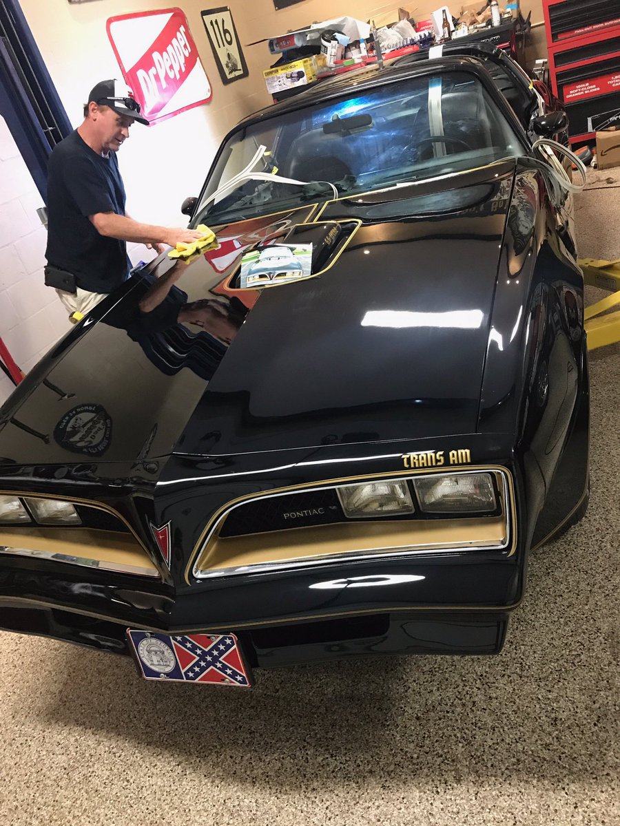 TheBanditRun's tweet photo. Everyone is making finishing touches #bandit https://t.co/PtUPpLF99v