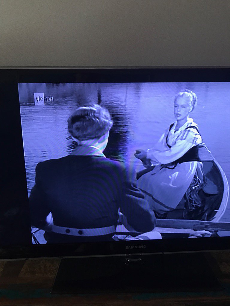jack_bjorklund's tweet photo. Suomen hallitus eroaa ja on kriisissä. Mitä tekee Yle seuraako just nyt ? Ei vaan lähettää Suomifilmiä !!! https://t.co/rayQNKZ2e5