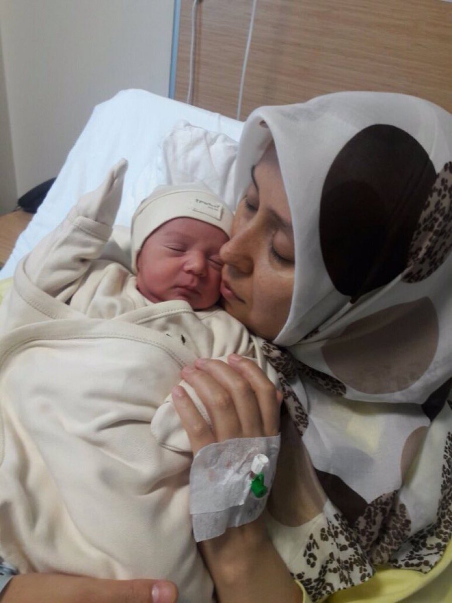 İzmir'de dün gece doğum yapan Elif Çoşkun'un hastanede gözaltına alınacağı bilgisi doğrumudur?Bu durum insani ve vicdanimidir?
<a href="/TC_Basbakan/">TC Başbakanlık</a>