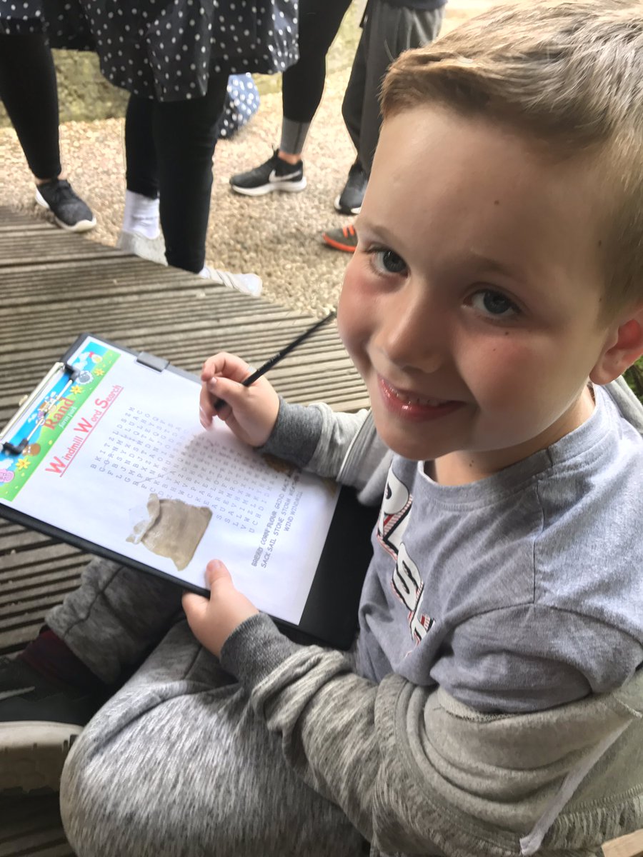 Harts_FS1's tweet photo. What a beautiful day to be at the windmill! @hartsholmeacad #windmill https://t.co/YUkrDc0ZfX