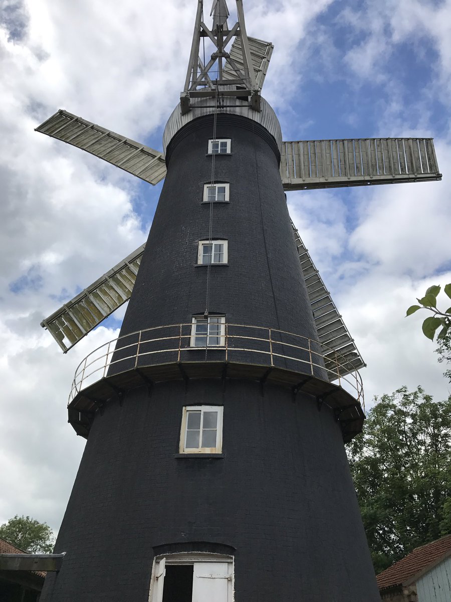 Harts_FS1's tweet photo. What a beautiful day to be at the windmill! @hartsholmeacad #windmill https://t.co/YUkrDc0ZfX