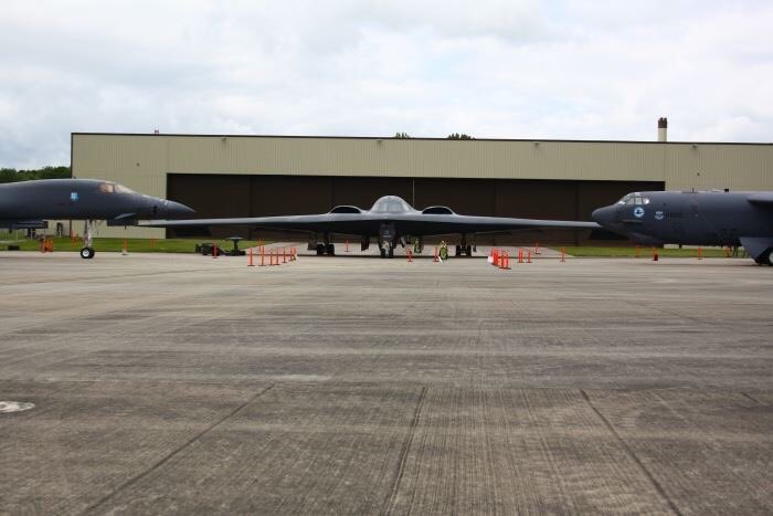 simplyplanes's tweet photo. A very pleasant visit to RAF Fairford yesterday, nice to see all three types of bombers together in Europe for the first time @HQUSAFEPA https://t.co/XOdISIOpVr