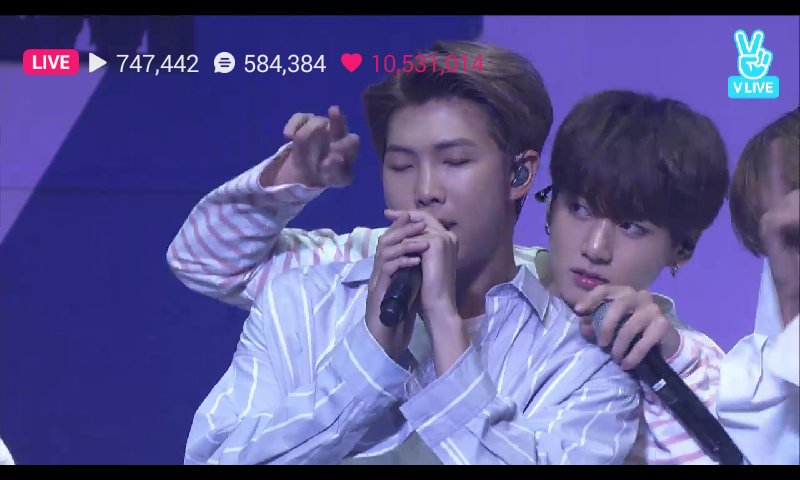 bangtanexoss's tweet photo. #BTSHOMEPARTY https://t.co/q9eNQm0S4q
