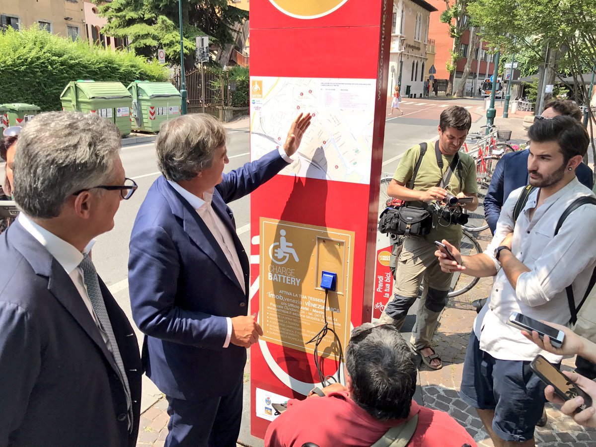 LuigiBrugnaro's tweet photo. #ChargeBattery | Nove diversi punti di ricarica localizzati presso le ciclostazioni bike sharing del @comunevenezia [staff] https://t.co/tlfuMcrX2Y