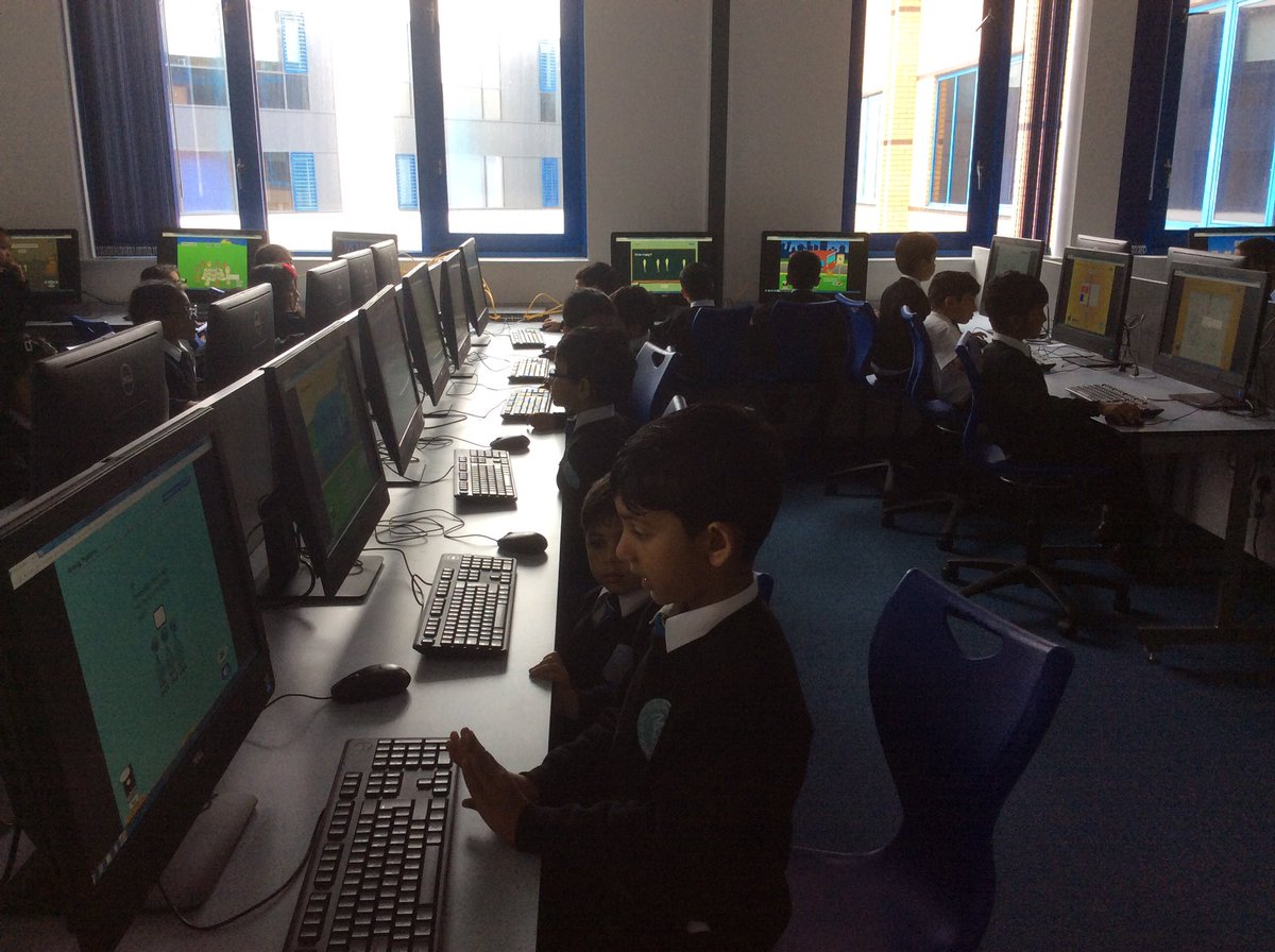 ArkVicAcademy's tweet photo. Reception RS @PerryBeechesV in he computer suite today https://t.co/co8Gssy8Rg
