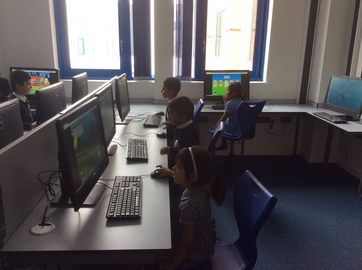 ArkVicAcademy's tweet photo. Reception RS @PerryBeechesV in he computer suite today https://t.co/co8Gssy8Rg