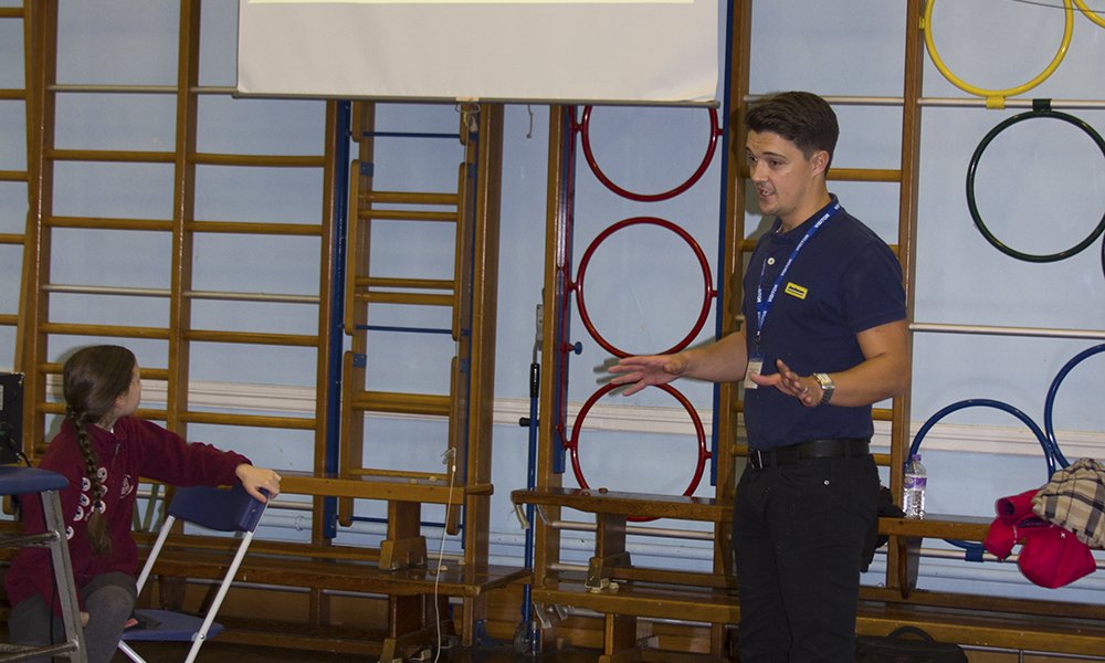 JacksonCivils's tweet photo. Jackson’s Regional Engineer visited Rainham Primary School to explain why excavators had invaded their playing field! #FloodDefence https://t.co/7jTCREbpgs