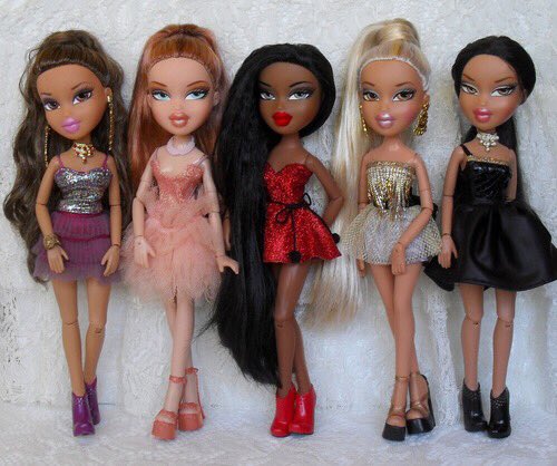 90skidsfr's tweet photo. les Bratz, les poupées avec une tête et des pieds surdimensionnés 😂 https://t.co/qZa3YbhXAX