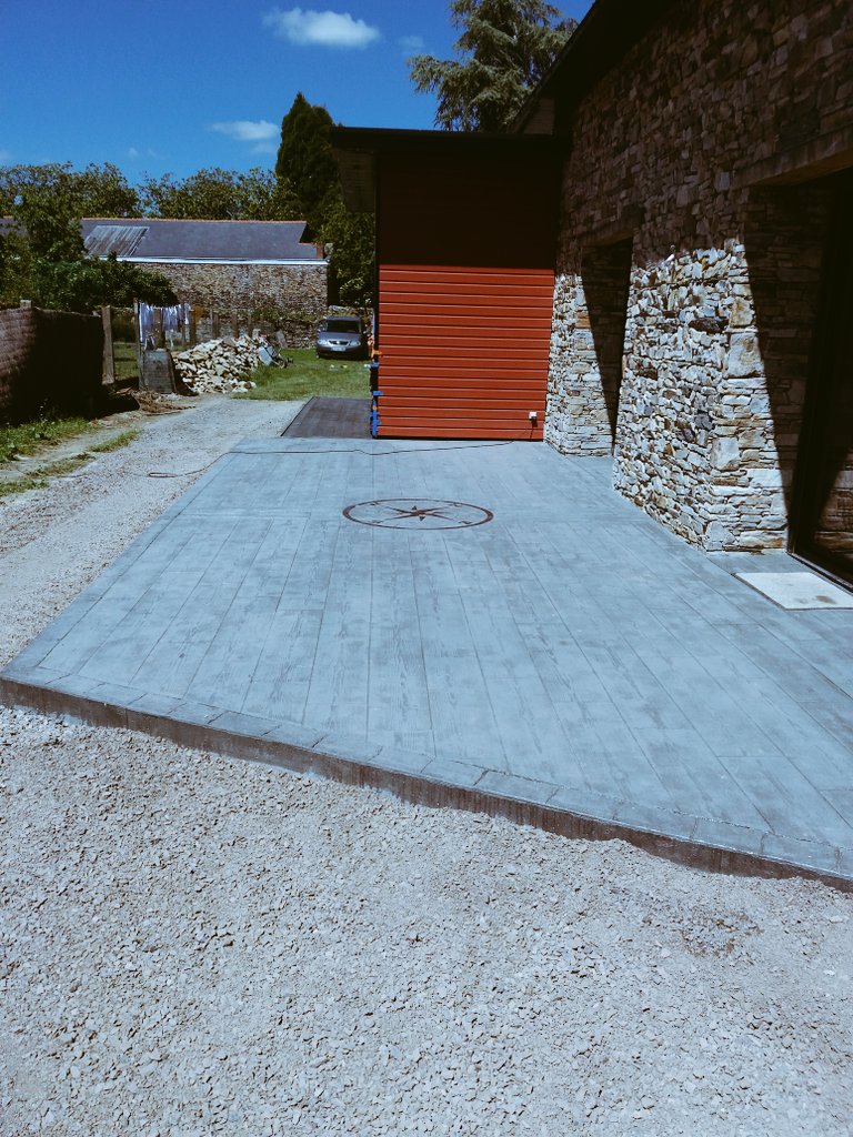 BGrayo_edycem's tweet photo. Magnifique terrasse en #béton imprimé de SARL MTP POUPART Emmanuel avec @Edycem_Beton https://t.co/XtGt7cQlLu